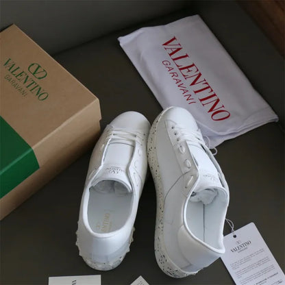 V - SNEAKERS
