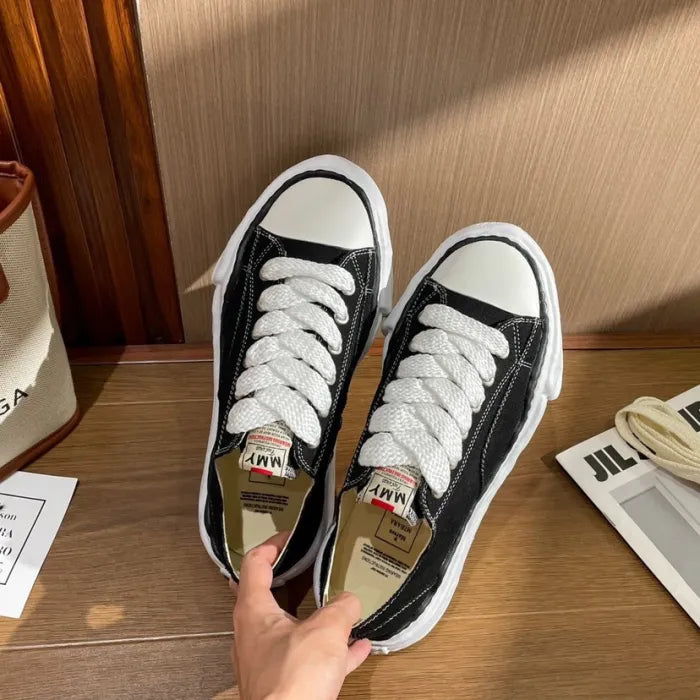 A - SNEAKERS