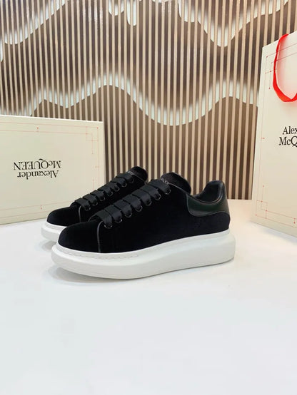 A - SNEAKERS