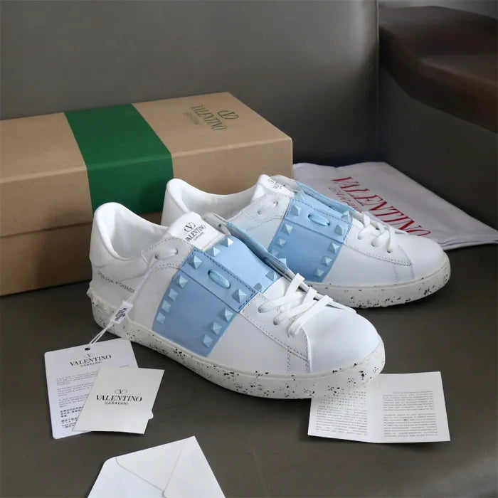 V - SNEAKERS
