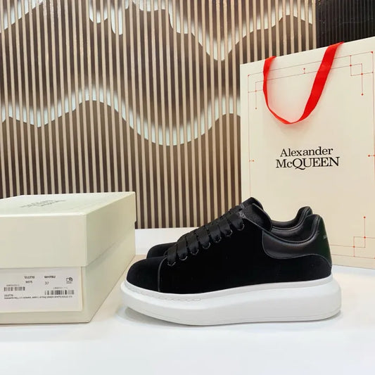 A - SNEAKERS