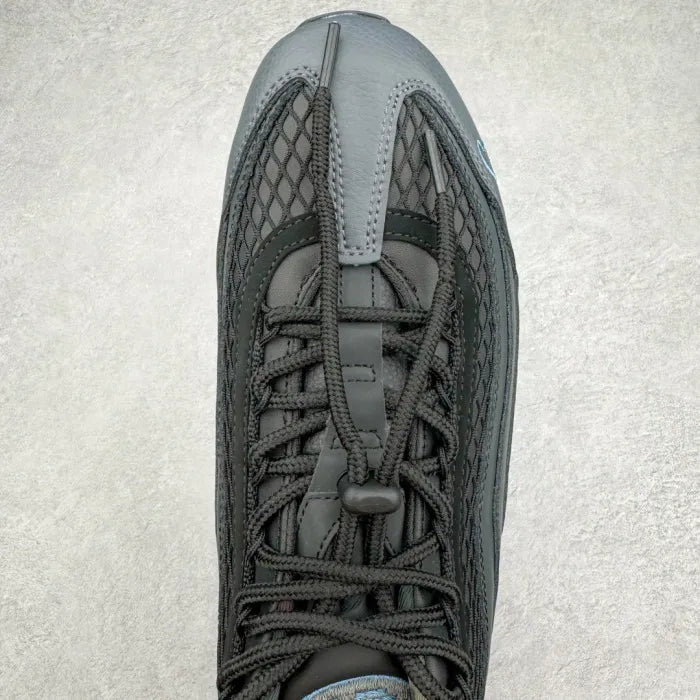 C - SNEAKERS