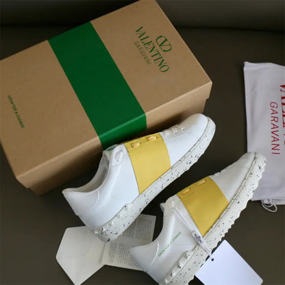 V - SNEAKERS
