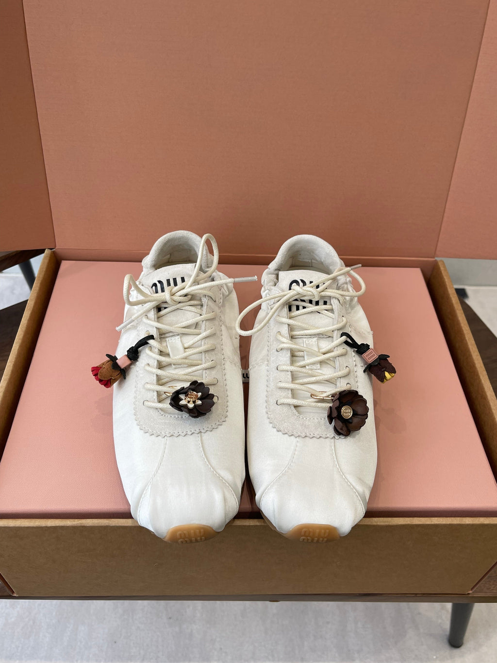 M-Sneakers