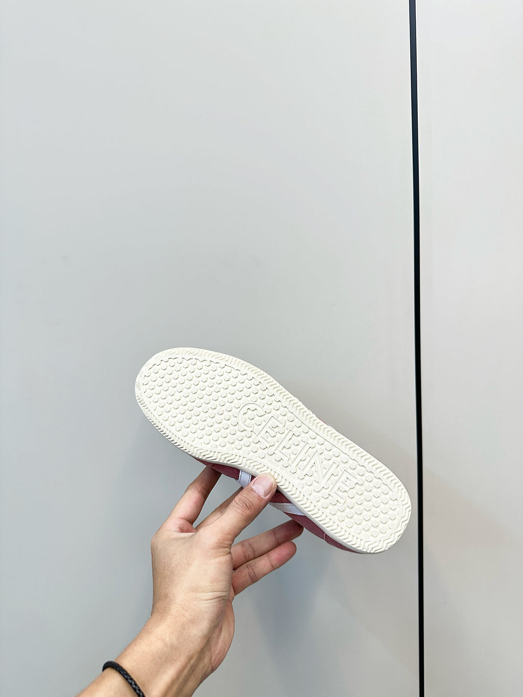 S-Sneakers