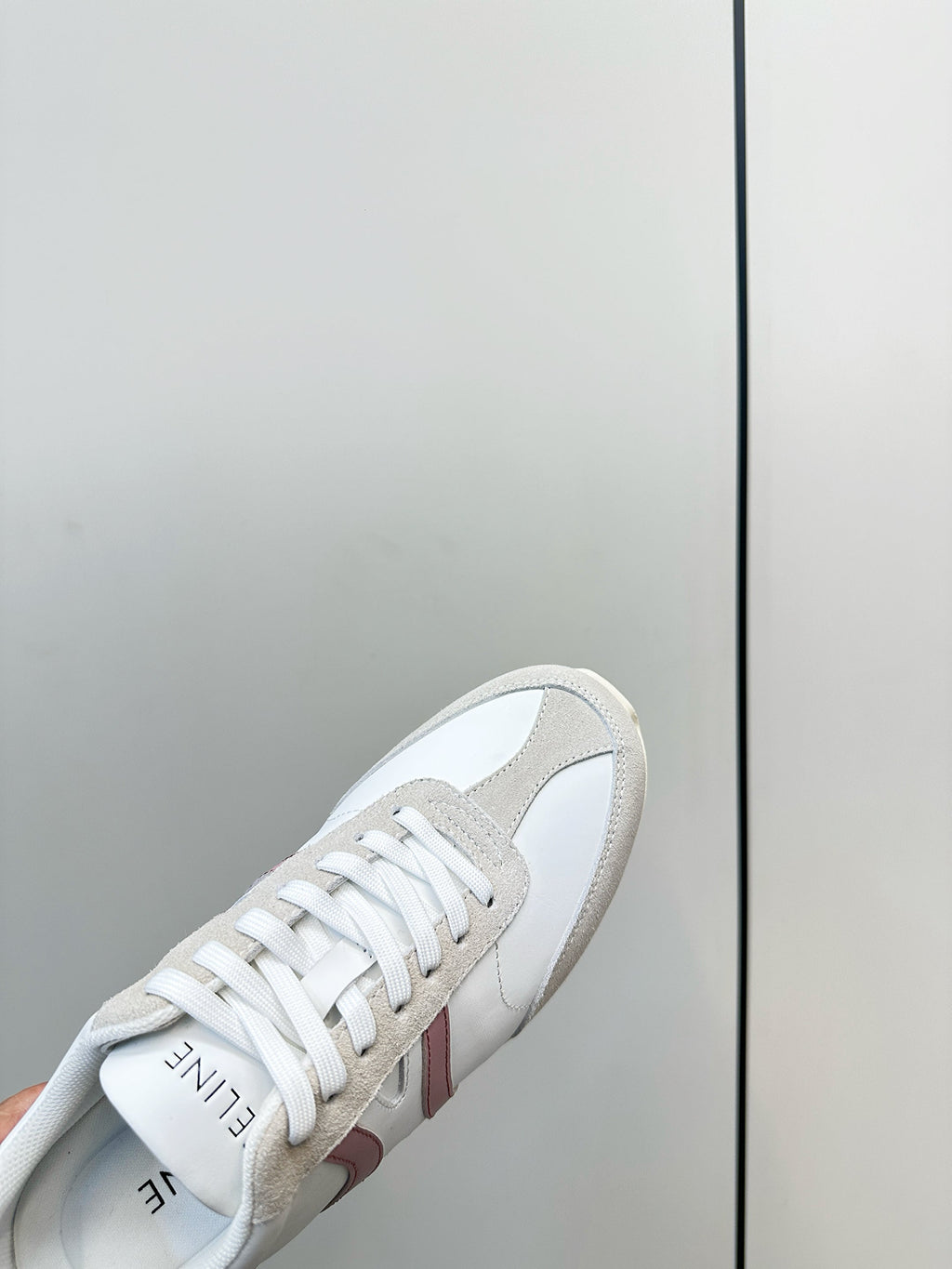 S-Sneakers
