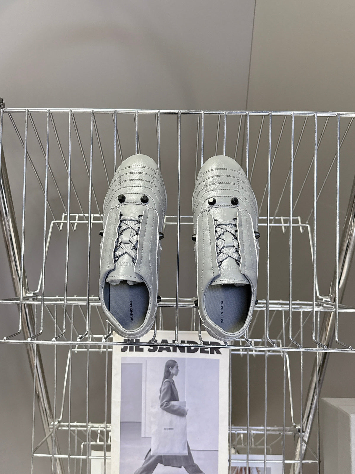 B-Sneakers
