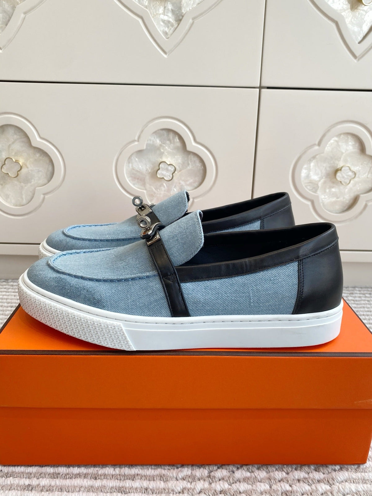 A-Sneakers