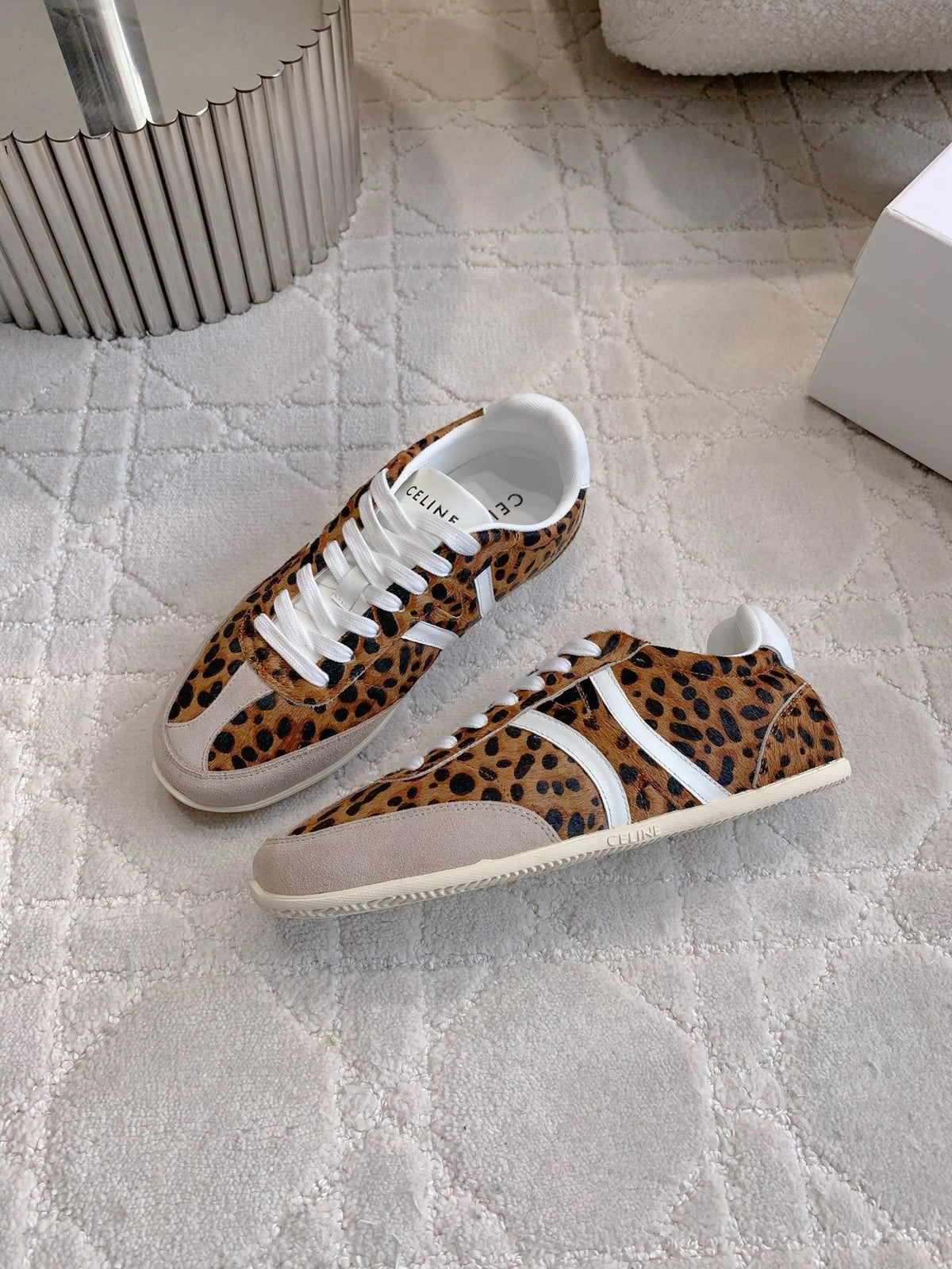 S-Sneakers