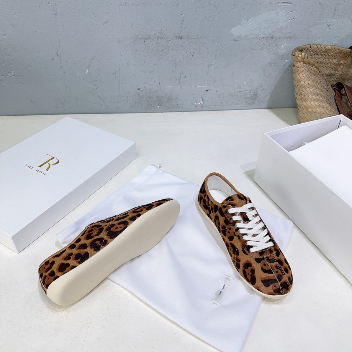 T-Sneakers