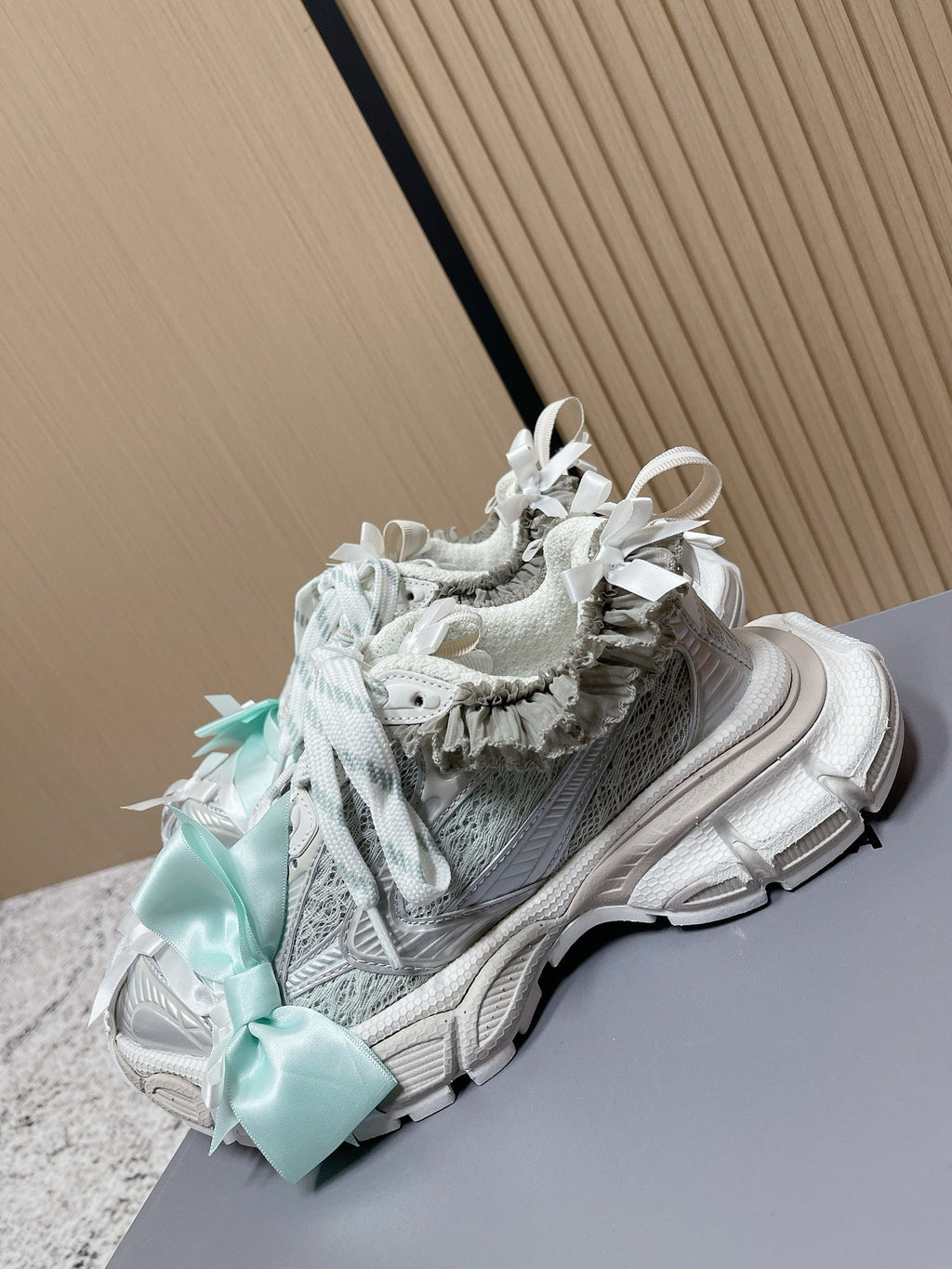 B-Sneakers