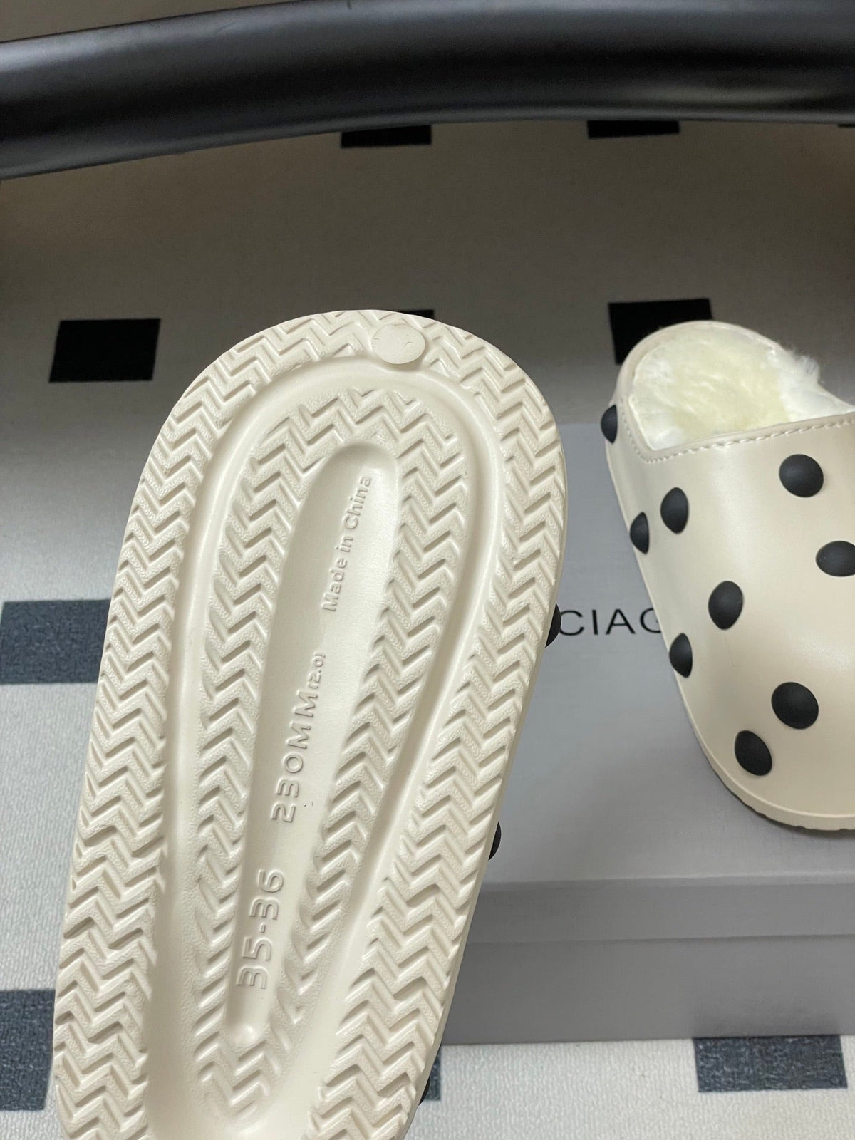 B-Sneakers
