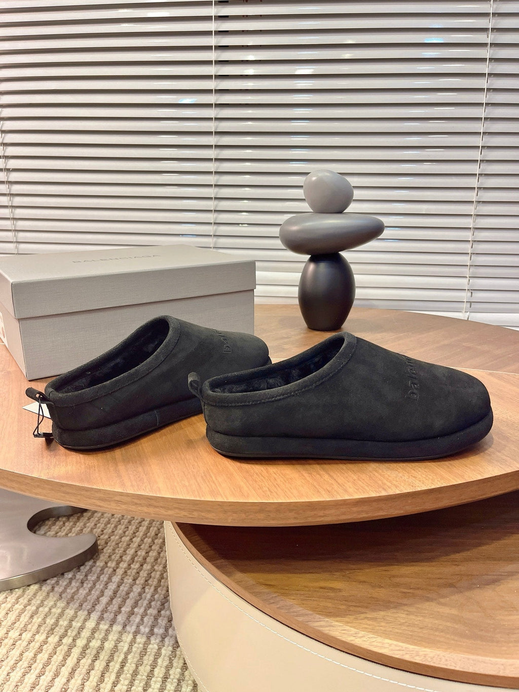 B-Sneakers