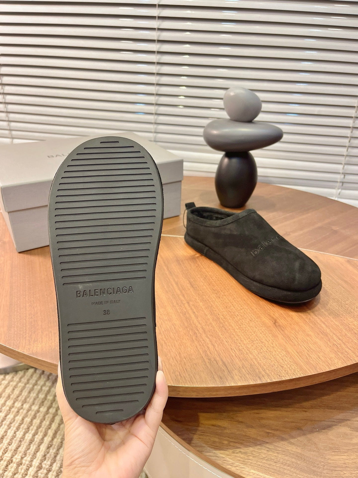 B-Sneakers