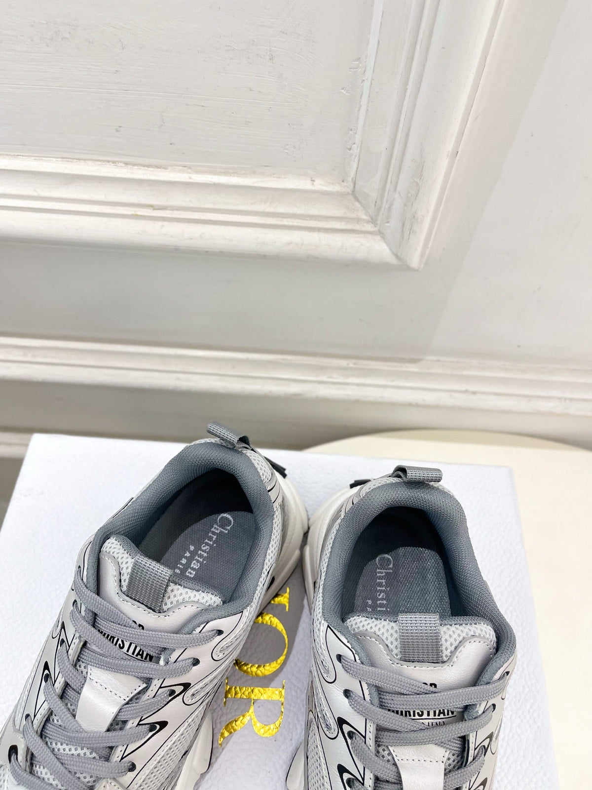 D-Sneakers